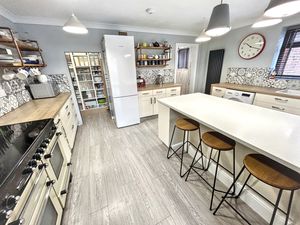 Kitchen- click for photo gallery